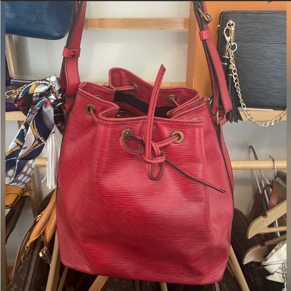 LOUIS Vuitton Petit Noe Red Epi Purse Drawstring Bucket Bag Rare LV Auth Vintage - Picture 7 of 11